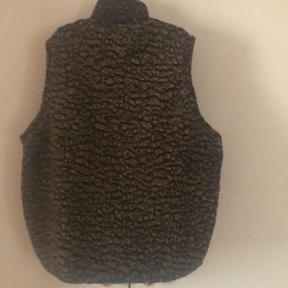 Woman’s fall cozy zip up Sherpa vest - Picture 9 of 11